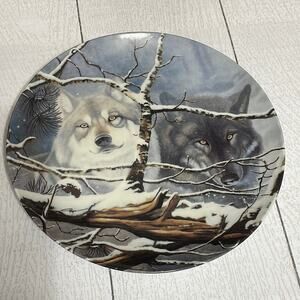 Vintage Bradford Exchange “Eyes In The Mist” Wolf Plate by Daniel Renn Pierce